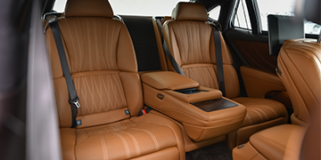 Vehicle upholstery knife cutting